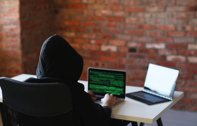 hacker-man-laptop